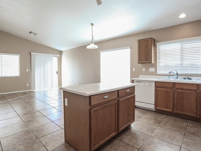 Foto del edificio - 5516 Cloudy Glen St