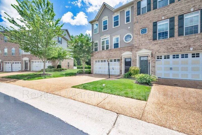 Building Photo - 300 Siena Ln