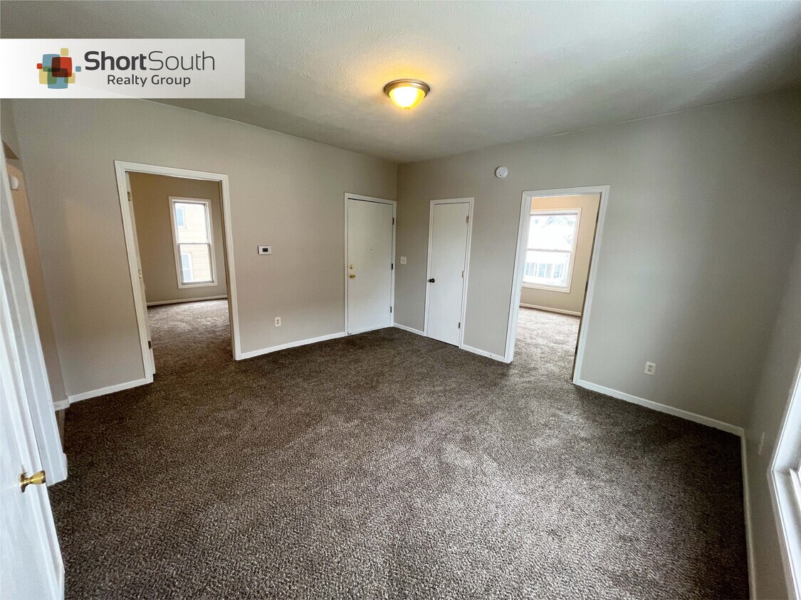 Primary Photo - 1110 Madison Ave SE