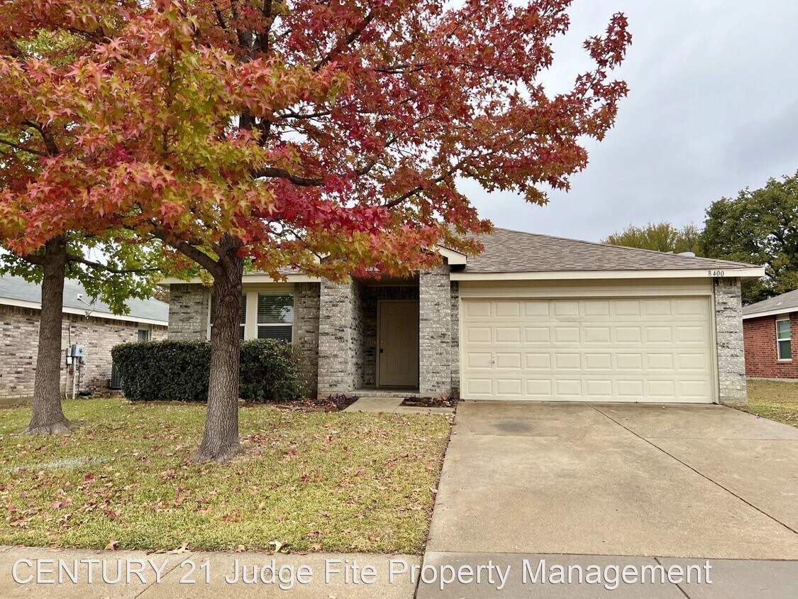 4 br, 2 bath House 8400 Early Dawn Trail House Rental in Denton, TX