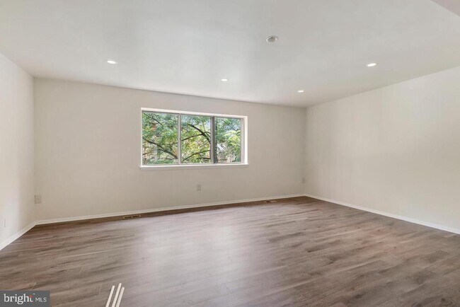 Foto del edificio - 7397 Hickory Log Cir