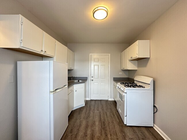 Foto del edificio - 5740 N Winthrop Ave