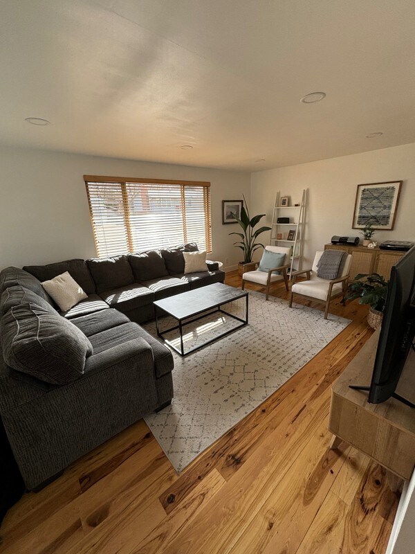 Foto del edificio - 9620 Mumford Dr