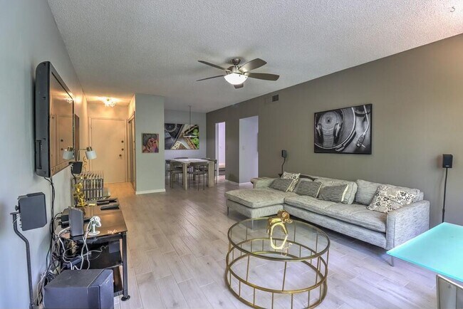 Foto del edificio - 5840 NE 22nd Way