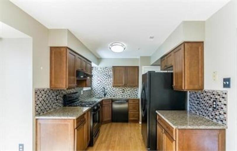 Foto principal - 7681 Blueberry Hill Ln