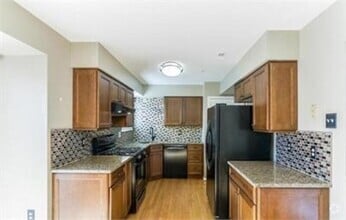 Building Photo - 7681 Blueberry Hill Ln