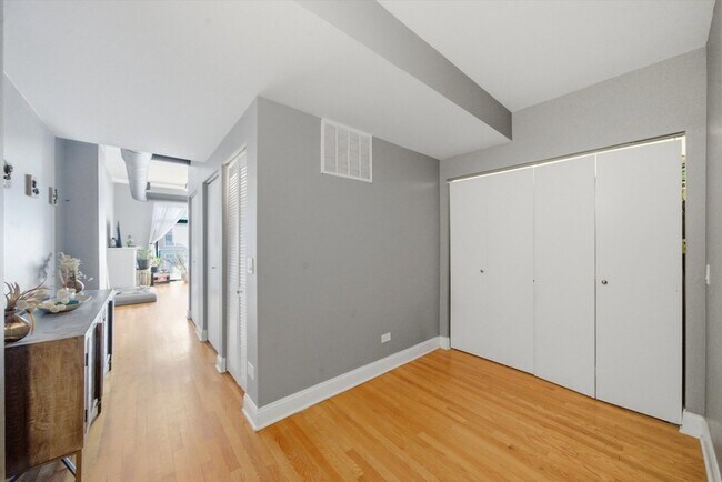 Foto del edificio - 910 W Madison St