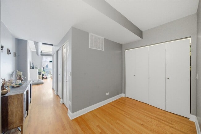 Building Photo - 910 W Madison St