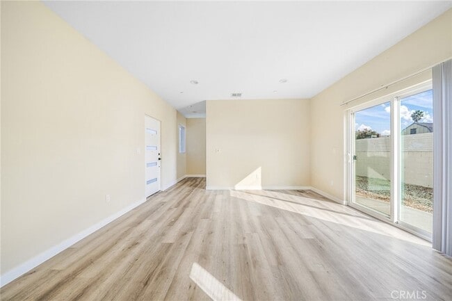 Building Photo - 1002 E 33rd St