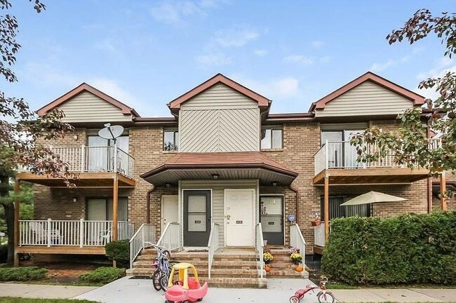 Building Photo - 4220 Birchwood Ct