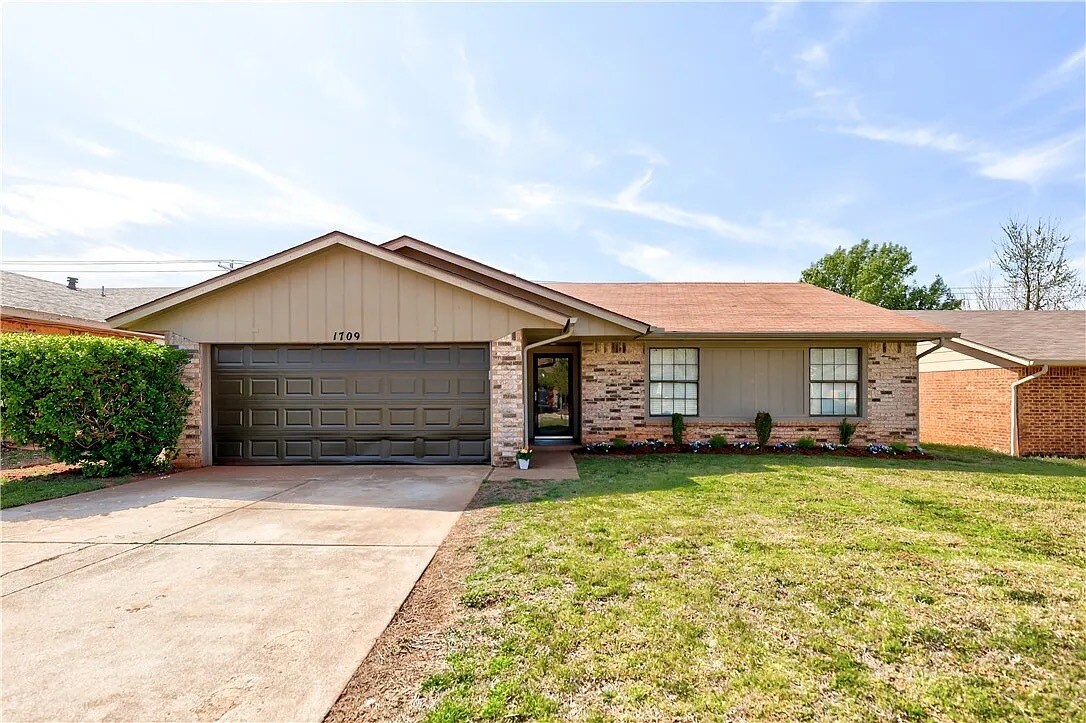 Primary Photo - 1709 Apian Way