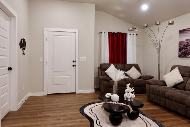 Building Photo - 413 Graze St