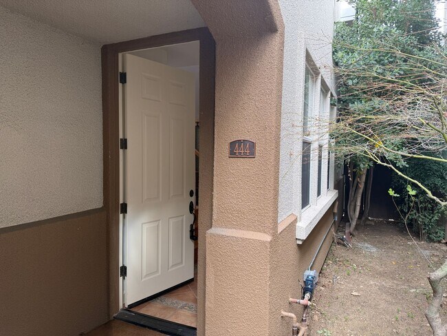 Foto del edificio - Los Altos Townhouse