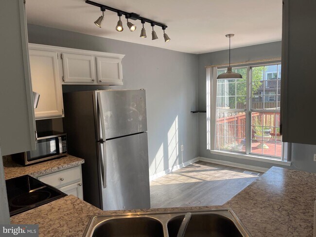 Building Photo - 30 Woodhollow Ct