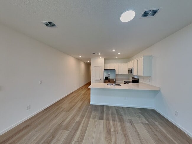 Building Photo - 590 Holly Lks Dr