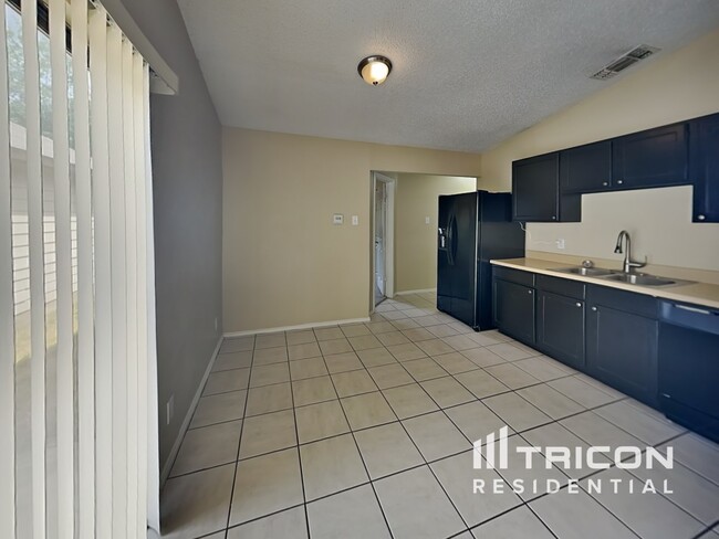 Building Photo - 9415 Valley Moss San Antonio TX