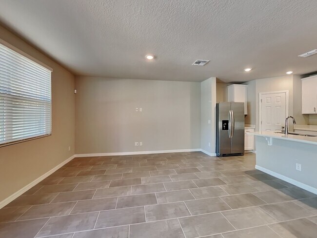 Photo - 1586 Grand Rue Dr Townhome