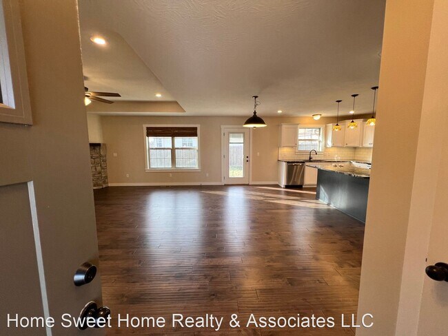 Building Photo - 4 br, 2 bath House - 839 S Eastridge