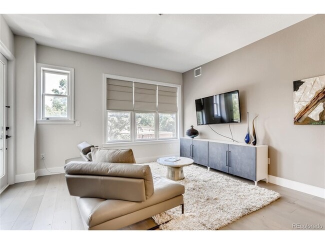 Foto del edificio - 2200 S University Blvd