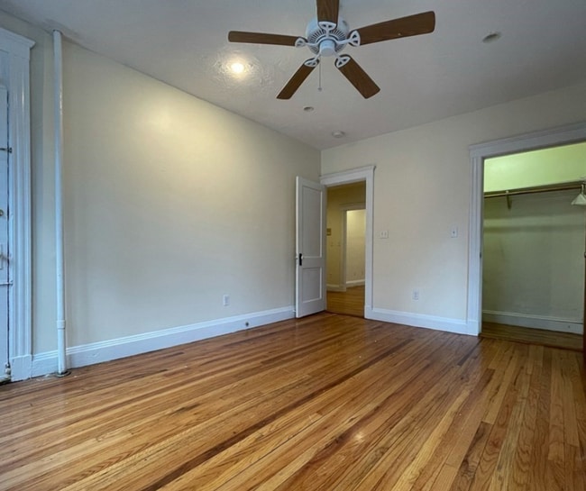 Building Photo - 2 bed/1 bath in Allston