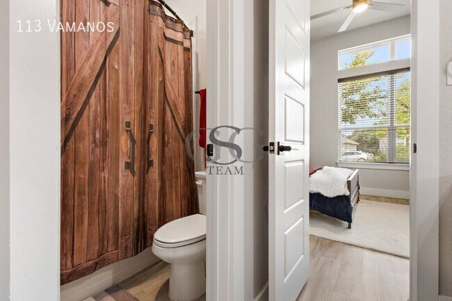 Building Photo - 113 Vamanos-