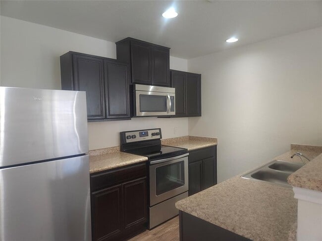 Building Photo - 160 Rummel Dr