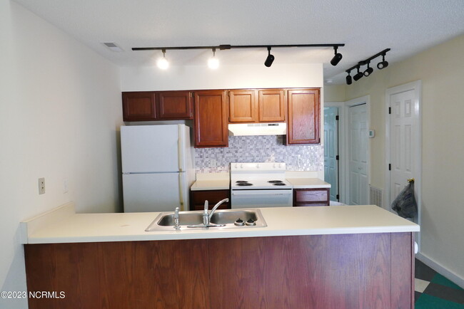 Building Photo - 3200 Crystal Oaks Ln
