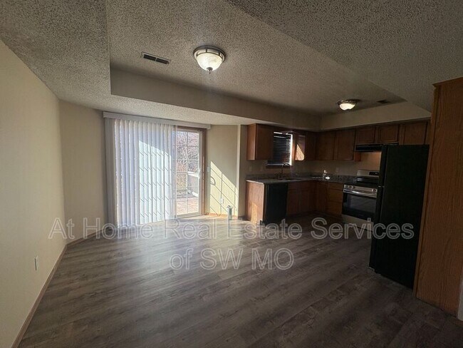 Building Photo - 5637 S Aaron Ave