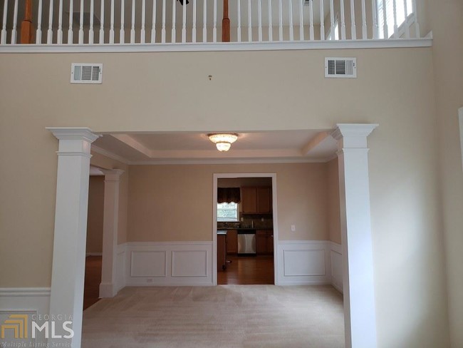 Building Photo - 3725 Long Lake Dr