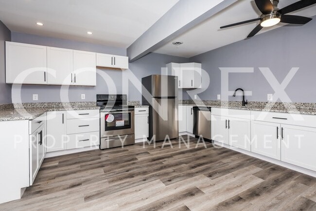 Building Photo - Wonderful 4 Bedroom