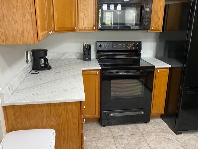 Building Photo - 1712 Amber Ln