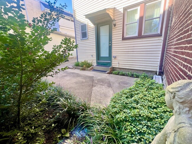 charming private patios! - 352 S Main St