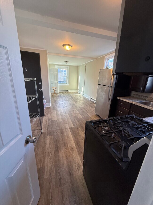 Building Photo - 637 Northampton St