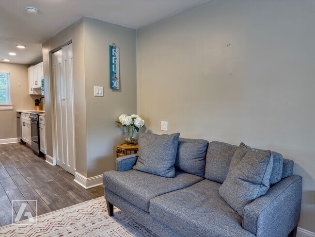 Building Photo - Stylish Renovated Studio – All Utilities I...