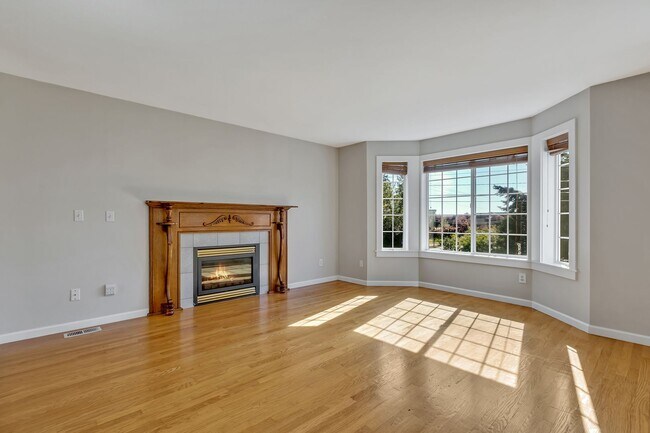 Foto del edificio - Spacious 4 Bedroom Des Moines Home