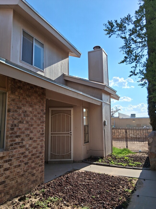 Building Photo - 3119 Voss Dr