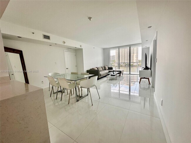 Foto del edificio - 335 S Biscayne Blvd