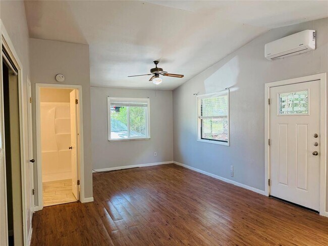 Foto del edificio - 8101 Williamson Creek Drive