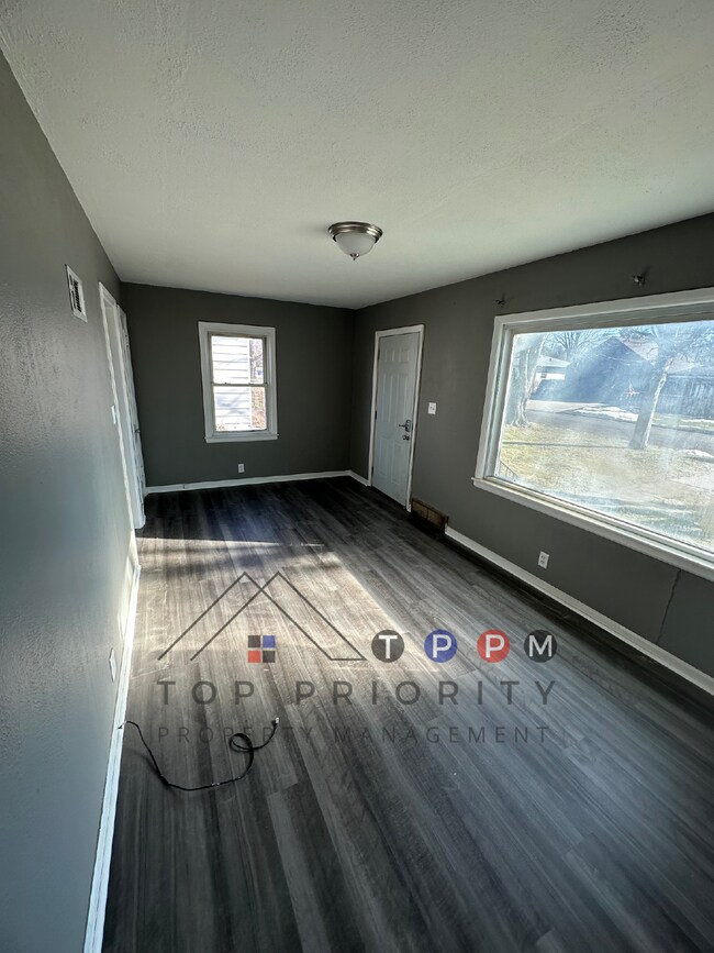 Building Photo - 2 Bedroom | 1 Bathroom Single-Family Home ...
