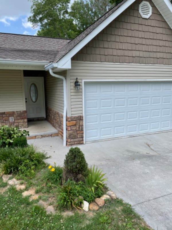 Building Photo - 210 Vanover Ln