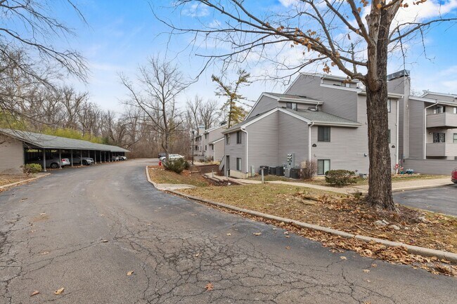 Building Photo - Ballwin Area.........Call 636-926-2227 for more details