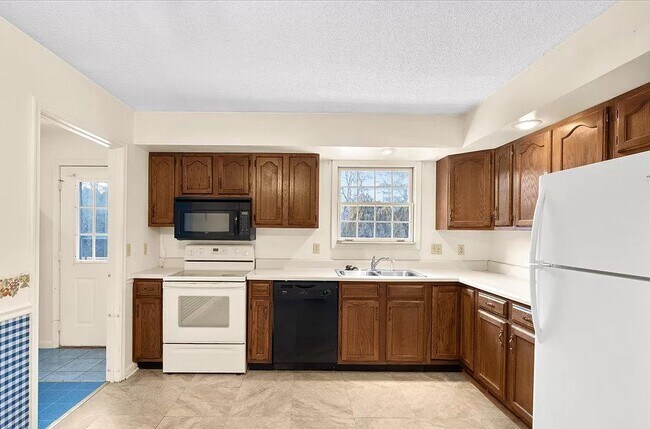 Foto del edificio - 126 Upshur Dr