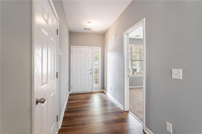 Building Photo - 208 Oconee Way
