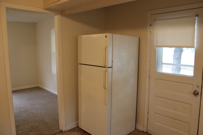 Building Photo - 3861 E Roseberry St