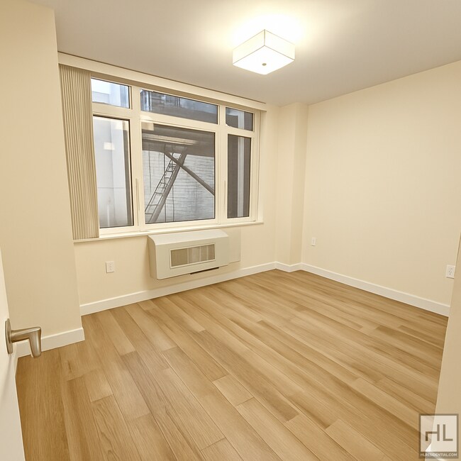 Foto del edificio - Beautiful 1-Bedroom Apartment — Modern Fin...