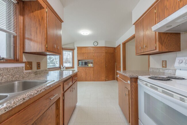 Foto del edificio - Great Roseville Home, Moundsview Schools, ...