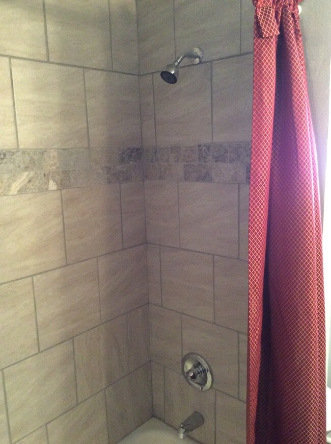 Building Photo - PRE-LEASING---Available---June 5th!! 3 bed...