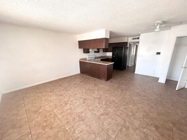 Foto del edificio - 2/BD 1/BA Upstairs Condo w/ In Unit Laundry