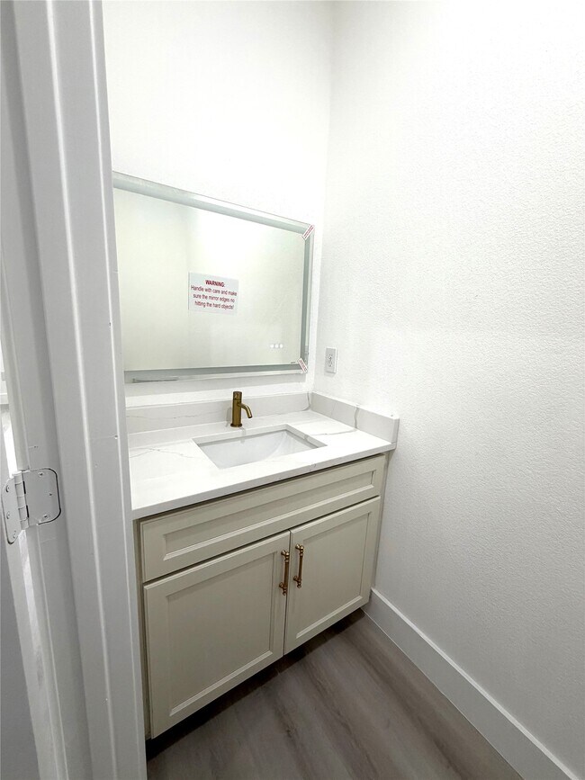 Foto del edificio - 10123 Grover Ln