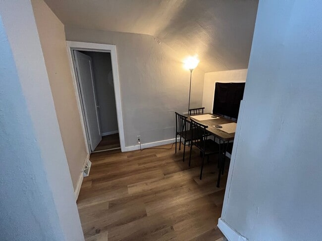 Building Photo - 531 N Appleton St.